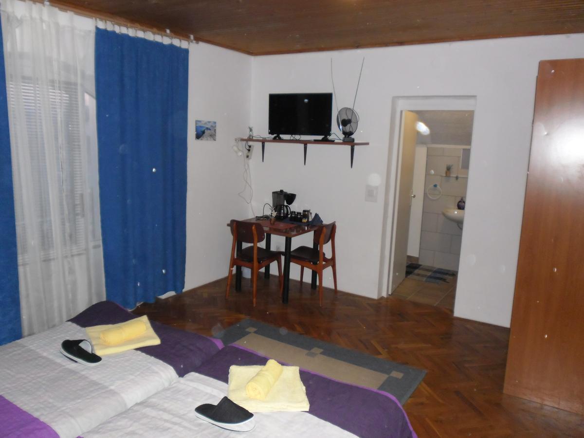 Rooms Mila Rezovac Εξωτερικό φωτογραφία