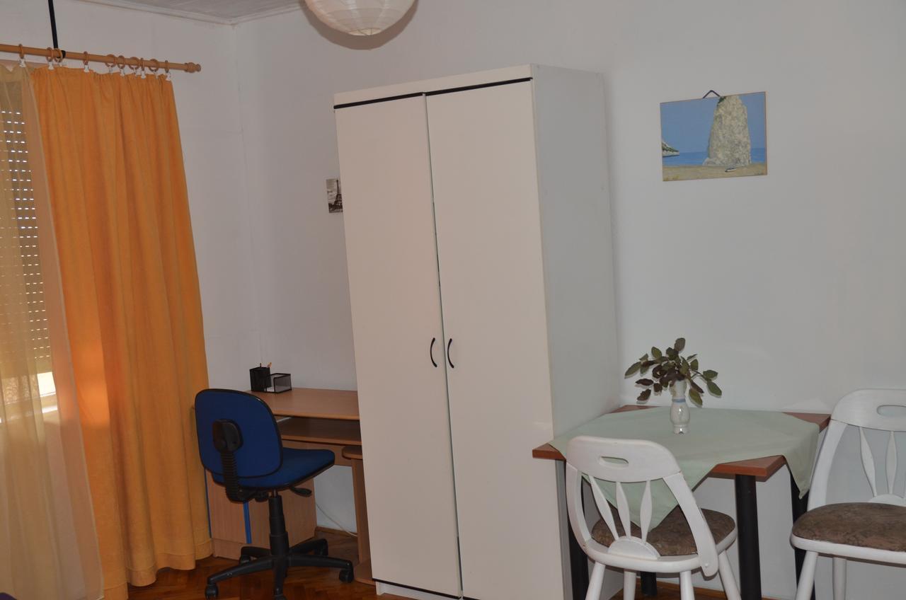 Rooms Mila Rezovac Εξωτερικό φωτογραφία