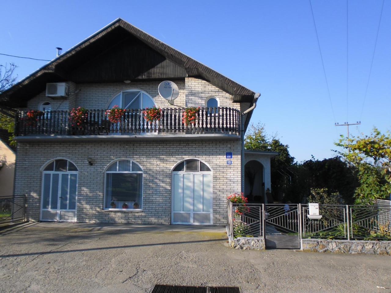Rooms Mila Rezovac Εξωτερικό φωτογραφία